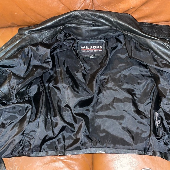 SOLD Like new Wilson’s Leather Jacket. Only been worn a few times. - Picture 5 of 6
